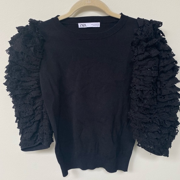 Black sweater with puffer lace sleeves - Picture 3 of 3